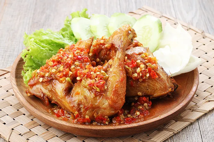 Ayam Penyet: Pedas dan Lezat